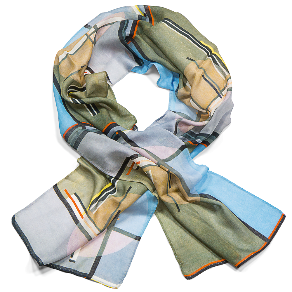 Leichter Schal mit einem abstrakten geometrischen Muster in grünen, blauen, beigen, orangefarbenen und schwarzen Linien.