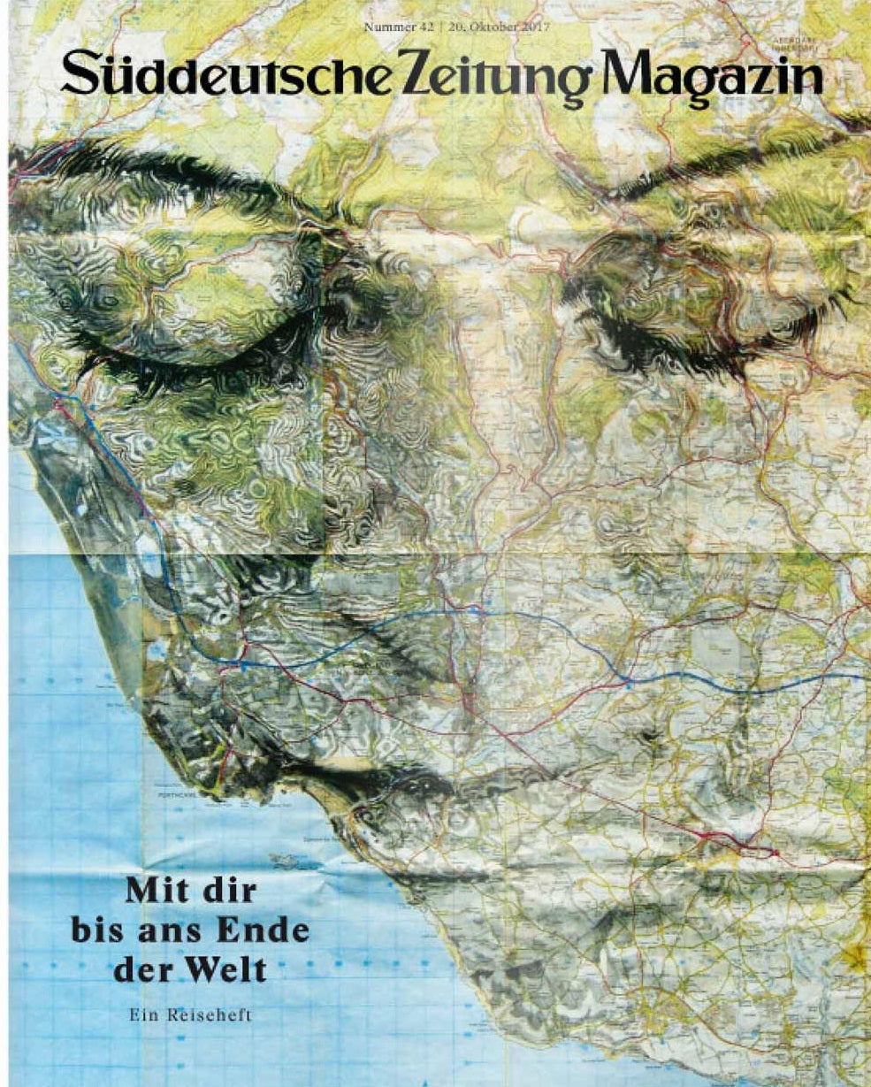 Umschlag des Süddeutsche Zeitung Magazins mit einem Gesicht auf einer Landkarte, unten Text in Deutsch.