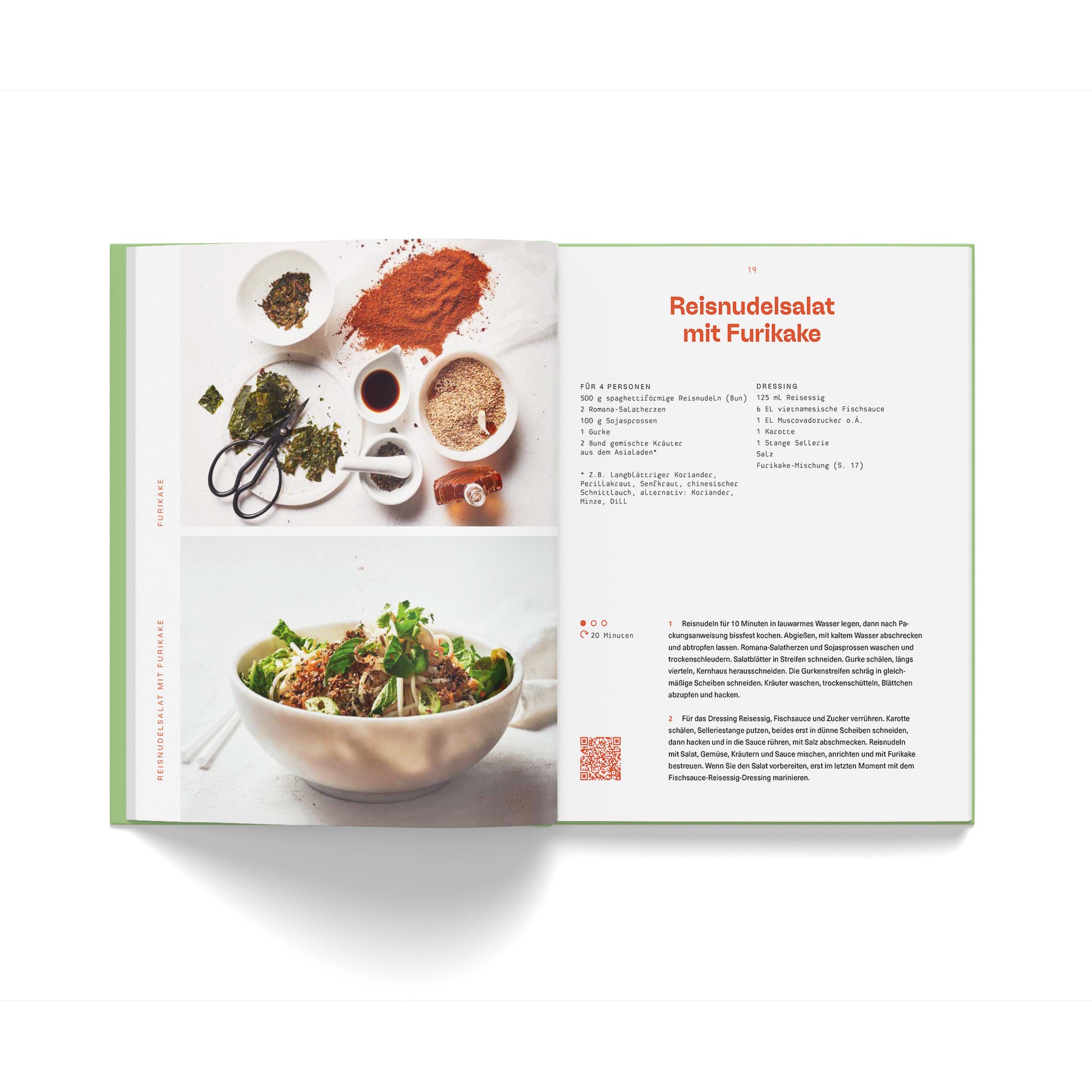 Offenes Kochbuch mit Rezept für Reisnudelsalat mit Furikake, Zutatenfotos und einer Schüssel Salat.