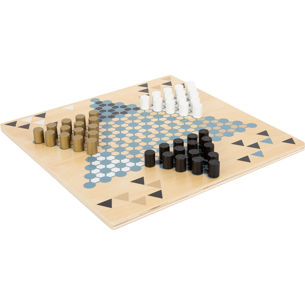 Die Barrikade und Halma „Gold Edition“ ist ein Brettspiel aus Holz mit schwarzen, weißen und braunen zylindrischen Spielsteinen, die in Dreiecken angeordnet sind.