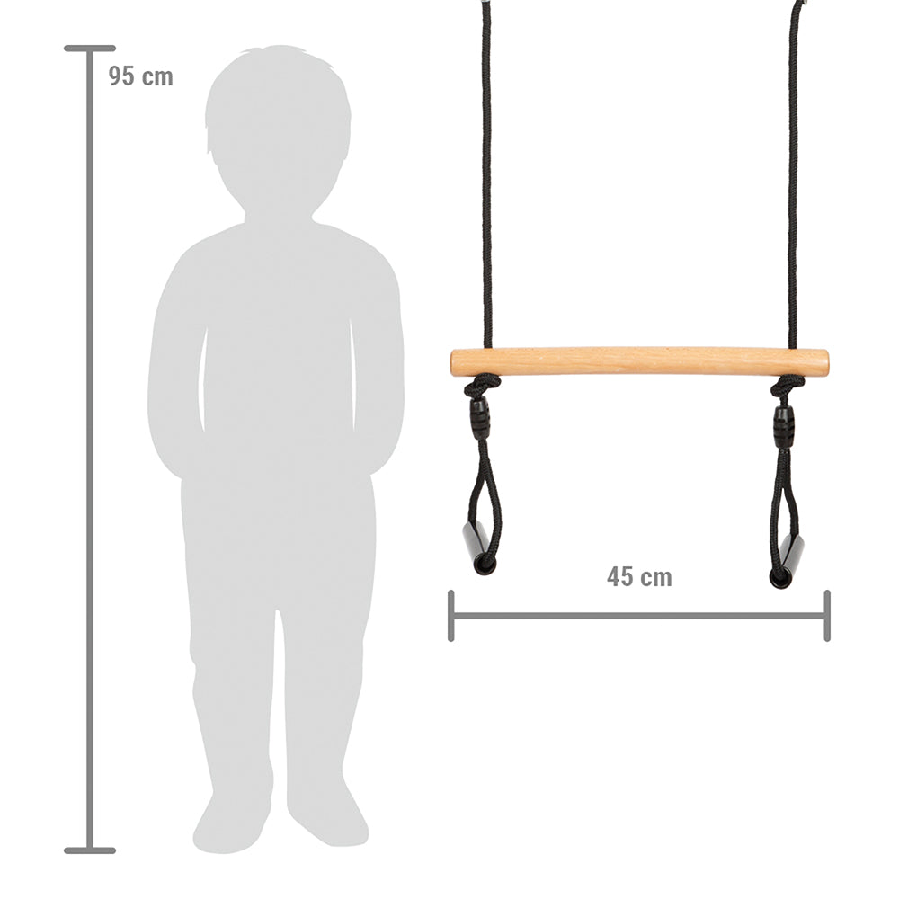 Silhouette eines 95 cm großen Kindes neben der 45 cm breiten Trapezschaukel mit Turnringen „Black Line“, beides mit Maßlinien dargestellt.