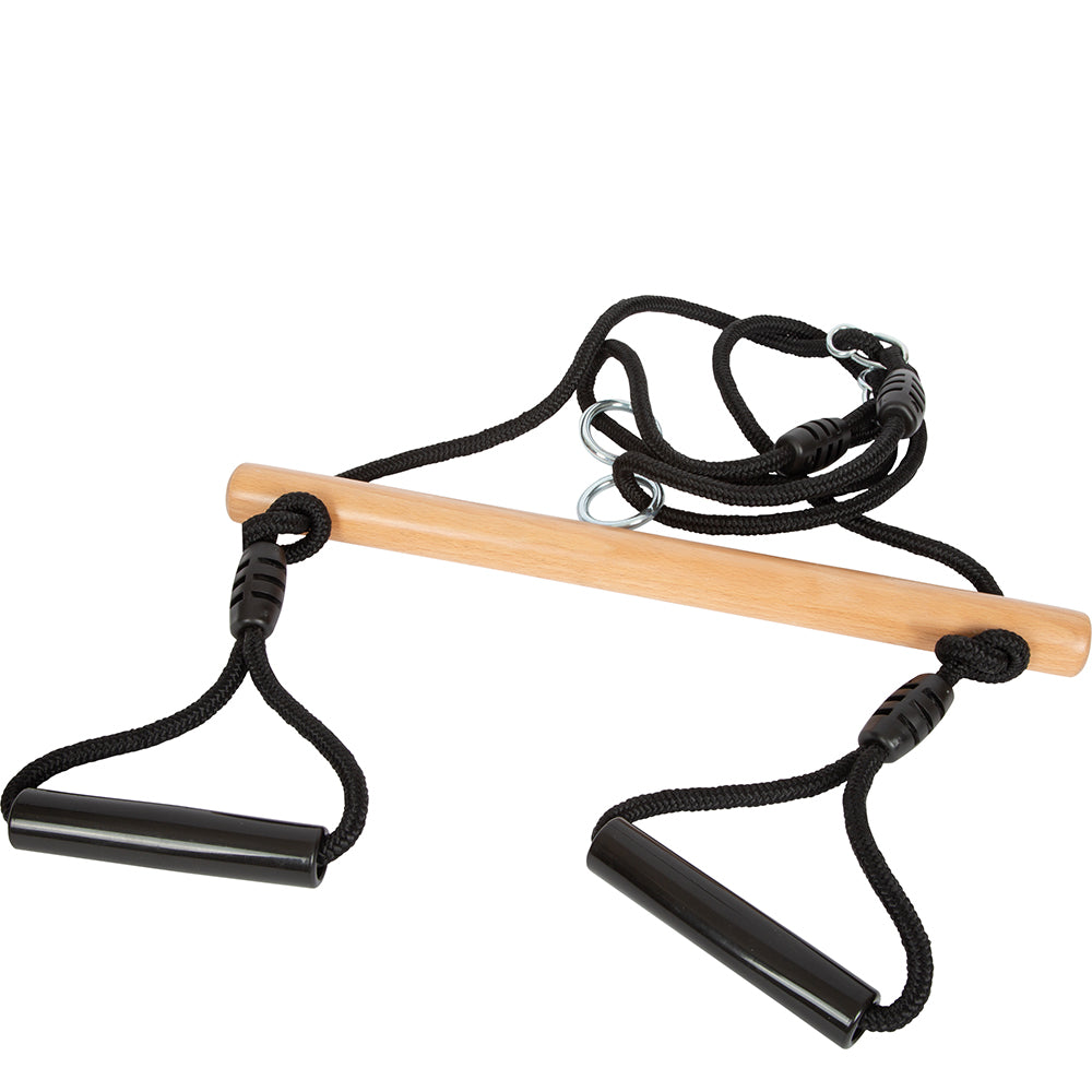 Die Trapezschaukel mit Turnringen „Black Line“ ist eine Trainingsstange aus Holz mit zwei schwarzen Seilgriffen und Metallringen, abgebildet auf weißem Grund.