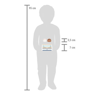 Silhouette eines 95 cm großen Kindes, das das Eis am Stiel „fresh“ hält; die Produkthöhen betragen zum Größenvergleich 3,5 cm und 7 cm.