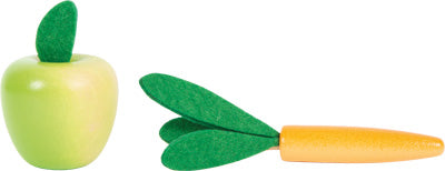 Eine Pferdepflege-Tasche mit Filzblättern, auf der ein grüner Spielzeugapfel und eine orange Spielzeugkarotte nebeneinander auf weißem Hintergrund abgebildet sind.