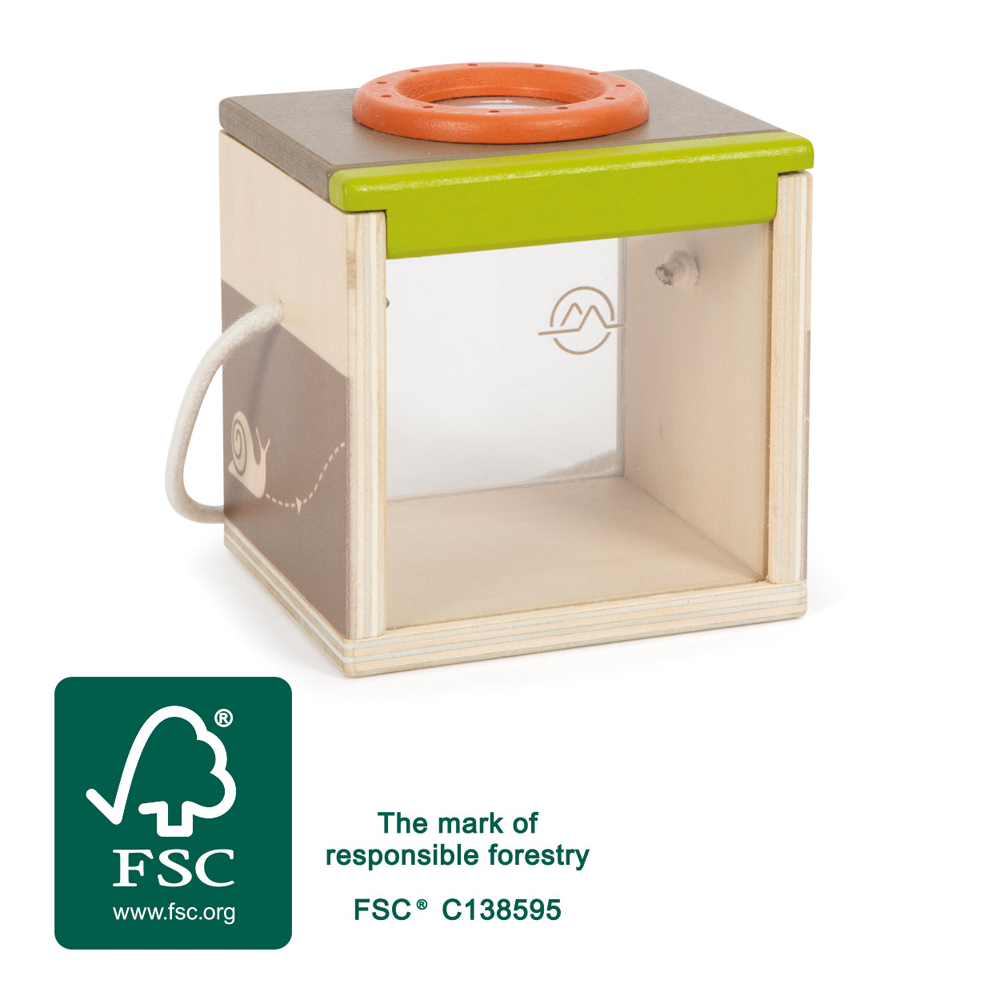 Insektenbox „Discover“: Insektenbeobachtungsbox aus Holz mit Vergrößerungsdeckel, mit FSC-Logo und Zertifizierungsinformationen in der unteren linken Ecke.