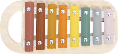 Das Klopfspiel mit Xylophon „Safari“ besteht aus acht bunten Klangstäben in Braun, Orange, Gelb, Grün, Blau und Pink.
