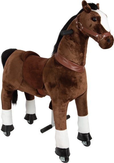 Reitpferd auf Rollen: Braun-weißes Reitpferd aus Plüsch mit Rädern und braunem Sattel.