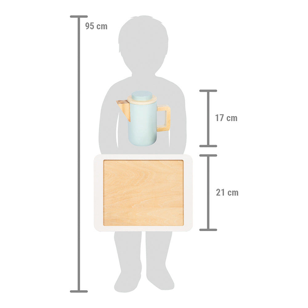 Kindersilhouette mit dem Kaffee- und Teeset Kinderküche inklusive Tablett und Kanne, Maße: 95 cm, 21 cm und 17 cm.