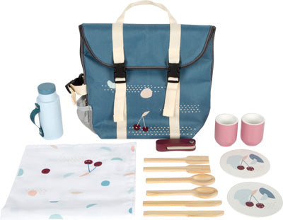 Picknickrucksack „Lecker“ in Blau mit Bechern, Flasche, Besteck, Tellern, Serviette und Korkenzieher übersichtlich angeordnet.