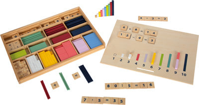 Die Lernbox Rechenstäbchen mit Zahlen „Educate“ enthält farbige Stäbe, Zahlenplättchen und eine Rechentafel, mit deren Hilfe Kinder das Zählen üben und Gleichungen lösen können.