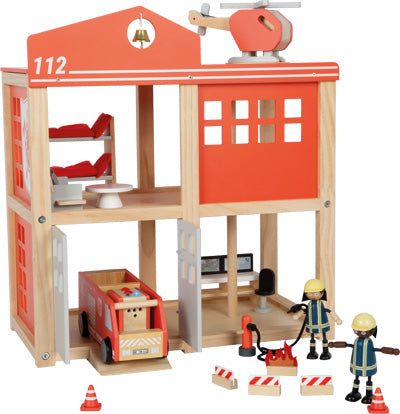 Holzspielzeugset für die Feuerwache mit Feuerwehrauto, Hubschrauber, Feuerwehrleuten und Feuerwehrzubehör.