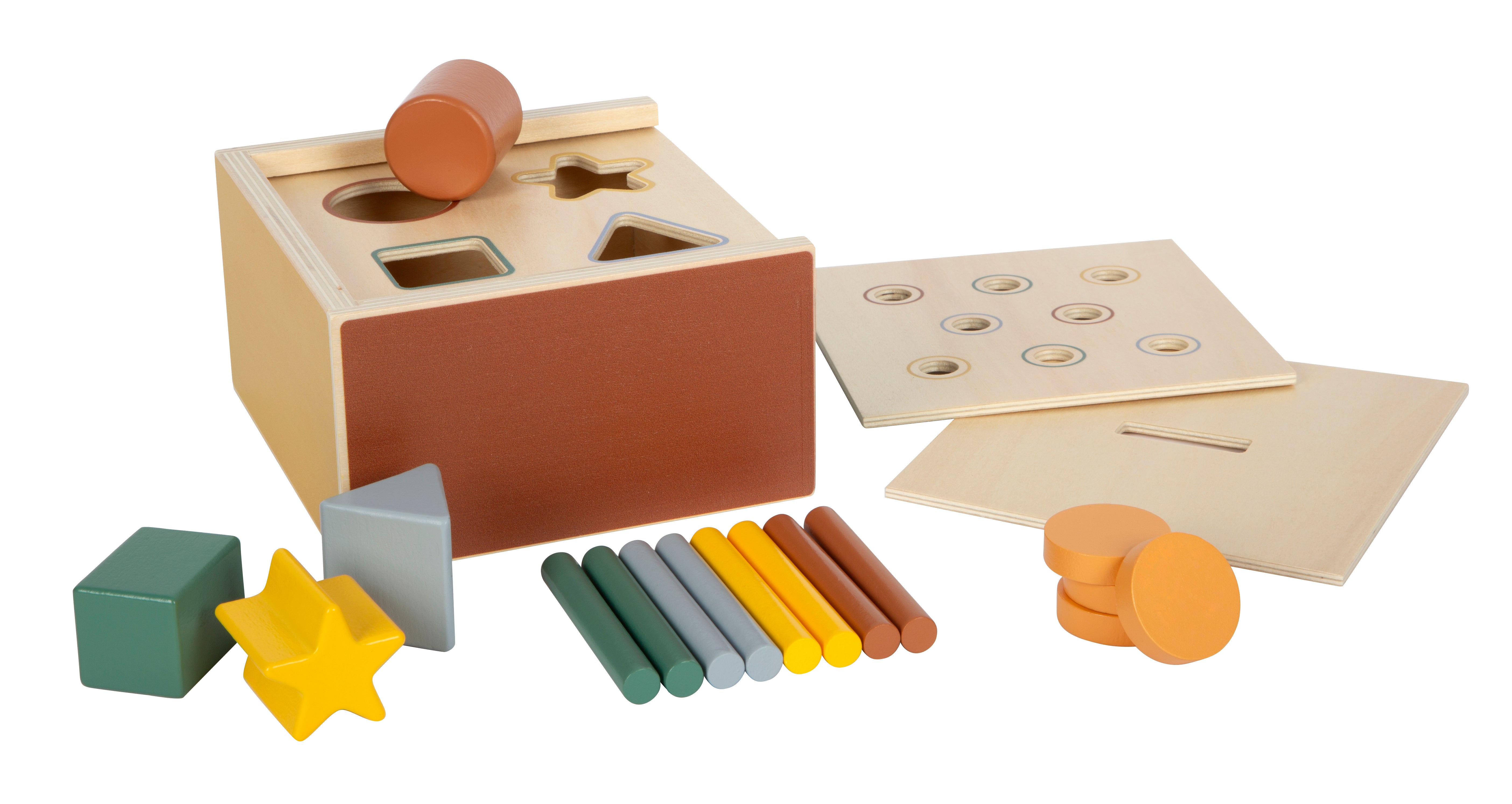 Holzspielzeug zum Sortieren von Formen mit bunten Blöcken, Stäben und Scheiben neben einer Schachtel mit passenden Löchern für diese Formen.