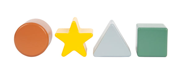 Vier farbige Spielsteine: ein brauner Zylinder, ein gelber Stern, ein graues Dreieck und ein grünes Quadrat auf weißem Hintergrund.