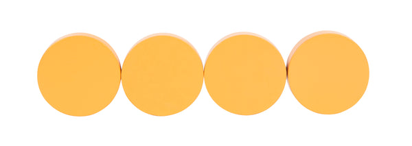 Vier gelbe kreisförmige Scheiben, die in einer horizontalen Reihe auf weißem Hintergrund angeordnet sind.