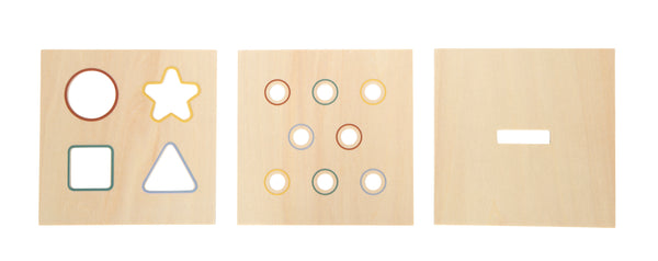 Drei Holzbretter zum Sortieren von Formen: eines mit Formen, eines mit Kreisen und eines mit einem einzigen rechteckigen Schlitz.