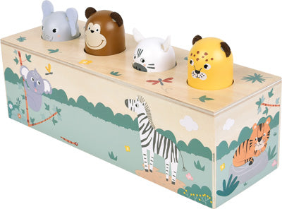 Spielzeugkiste aus Holz mit aufklappbaren Tierköpfen: Elefant, Affe, Zebra und Gepard auf einem Hintergrund mit Dschungelmotiv.