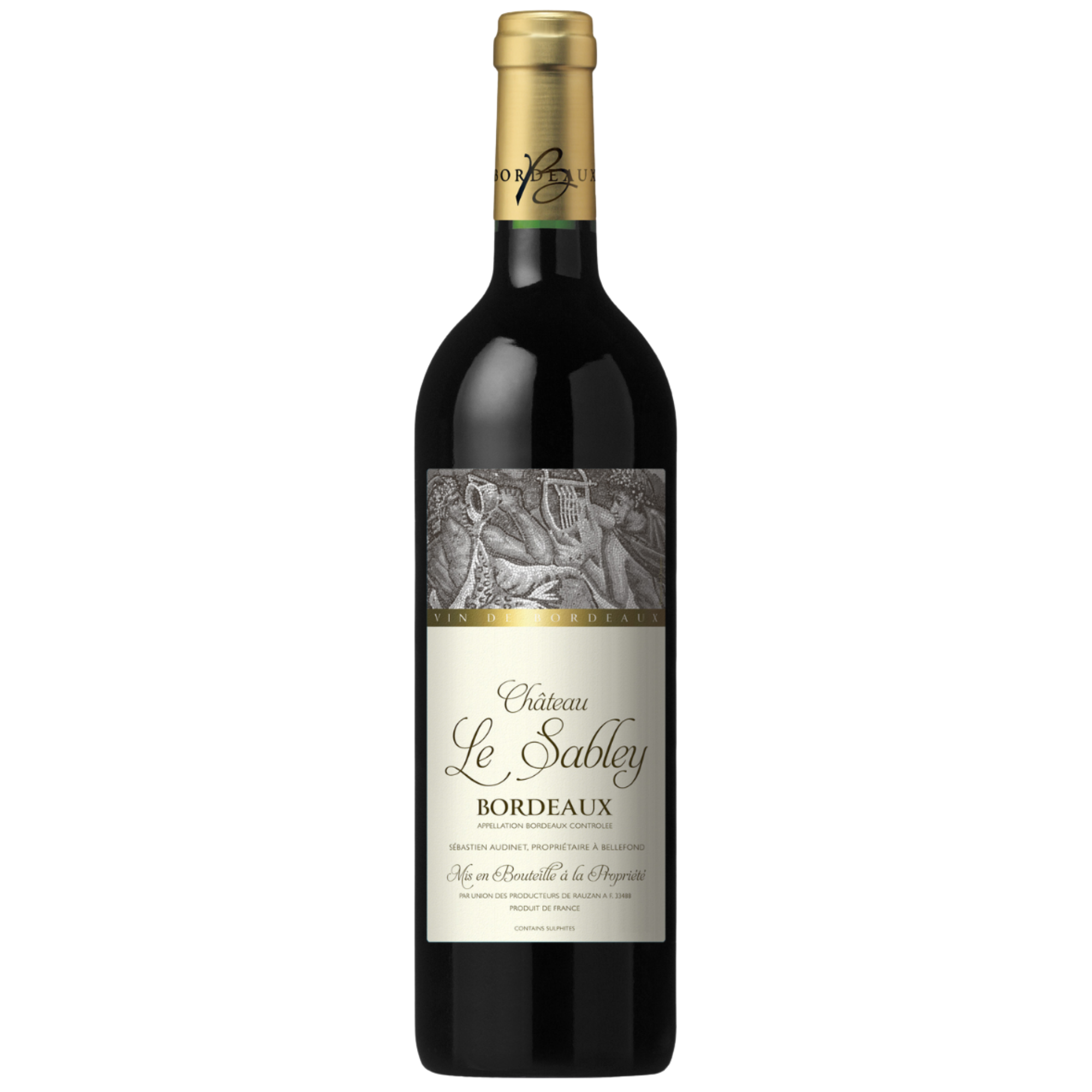 Eine Flasche Château Le Sabley Bordeaux-Rotwein mit einem detailreichen Etikett und Goldfolie am Flaschenhals, fotografiert vor weißem Hintergrund.