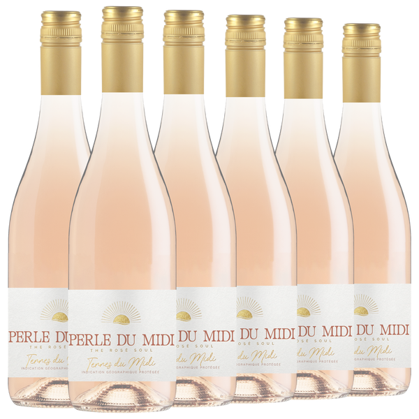 Sechs Flaschen des Roséweins Perle du Midi mit goldenen Verschlüssen und weißen Etiketten, die in einer Reihe vor einem schlichten Hintergrund angeordnet sind.
