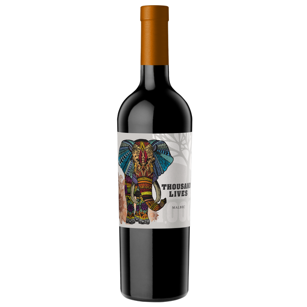 Eine Weinflasche mit einem braunen Verschluss und einem Etikett mit einer bunten Elefantenillustration und dem Text THOUSAND LIVES MALBEC.