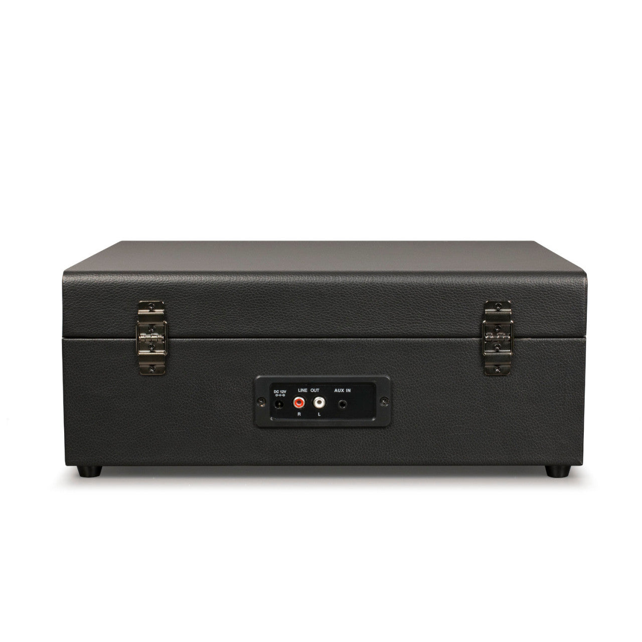 Der Crosley Voyager Plattenspieler – Schwarz verfügt über ein schwarzes rechteckiges Gehäuse mit Metallverschlüssen, von hinten mit Audio-Ein- und -Ausgangsanschlüssen dargestellt.
