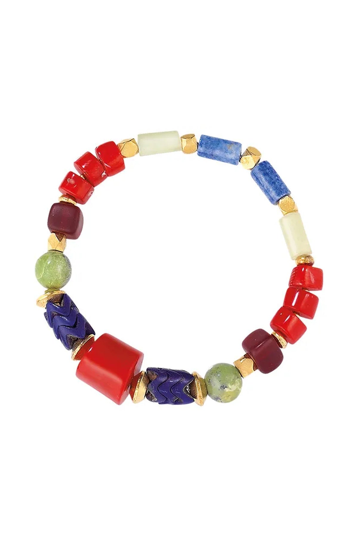 Ein Perlenarmband mit roten, blauen, grünen, cremefarbenen und goldenen geometrischen Perlen, die in einem sich wiederholenden Muster auf einem elastischen Band angeordnet sind.