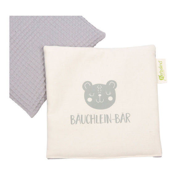 Zwei weiche Stoffkissen, eines grau mit Waffelstruktur, eines cremefarben mit Bärengesicht und BÄUCHLEIN-BÄR-Aufschrift.
