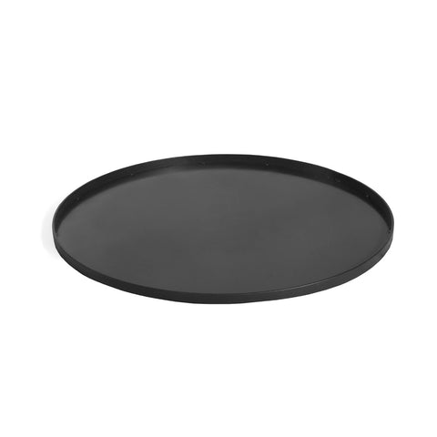 Ein schlichtes, rundes, schwarzes Serviertablett auf weißem Hintergrund.