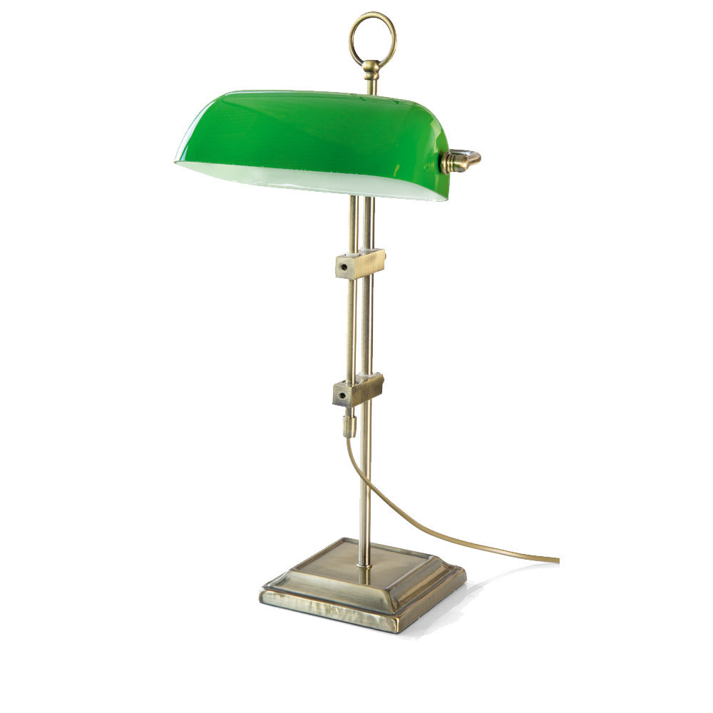 Die Jugendstil-Leuchte / Bankerlampe „Emeralite“ verfügt über einen Messingsockel, einen grünen Glasschirm und eine Zugkette, die vor einem weißen Hintergrund abgebildet ist.