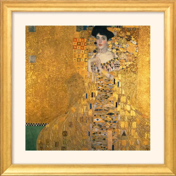 Porträt einer Frau in einem goldgemusterten Kleid vor einem goldenen Hintergrund, gerahmt in einem goldenen Rahmen.