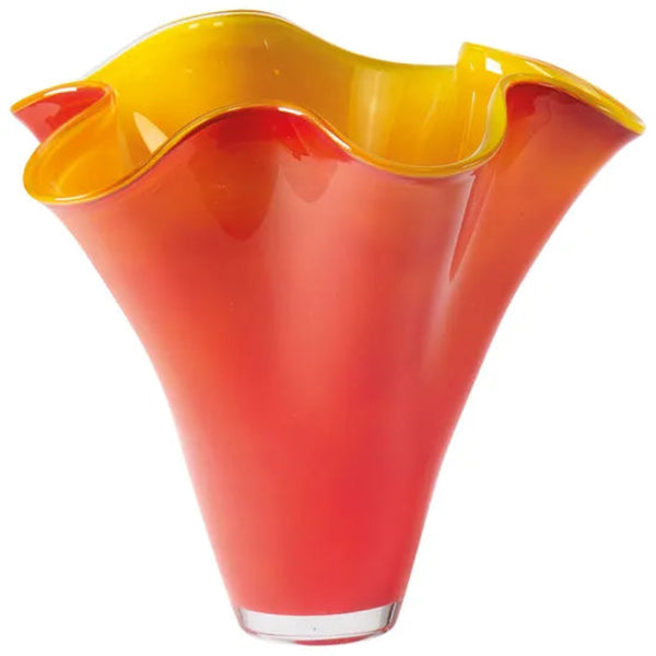 Rote und gelbe Glasvase mit gewelltem, ausgestelltem Rand und glatter, glänzender Oberfläche.
