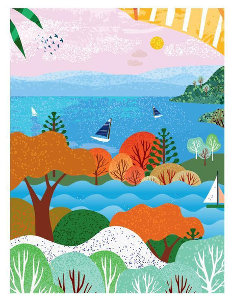 Bunte Landschaft mit Bäumen, Hügeln, einem sonnigen Himmel und Segelbooten auf einem blauen See oder Meer im Hintergrund.