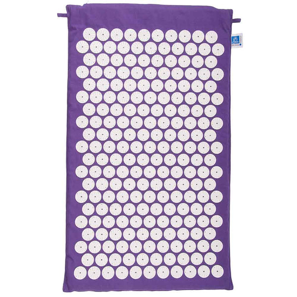 Eine violette Akupressurmatte mit weißen kreisförmigen Scheiben, die in einem Gittermuster angeordnet sind.