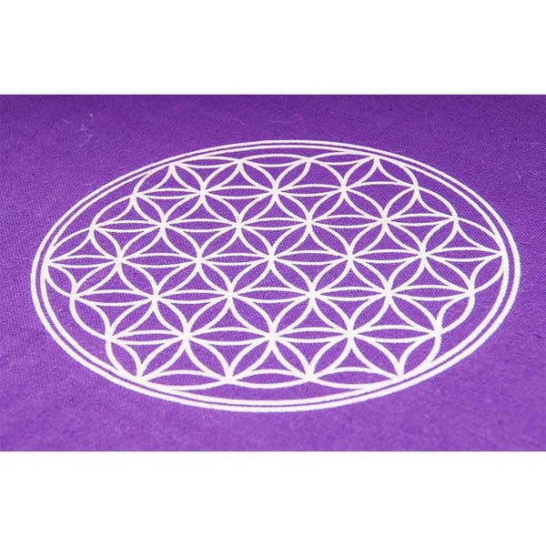 Weißes geometrisches Lebensblumenmuster auf lila Hintergrund.