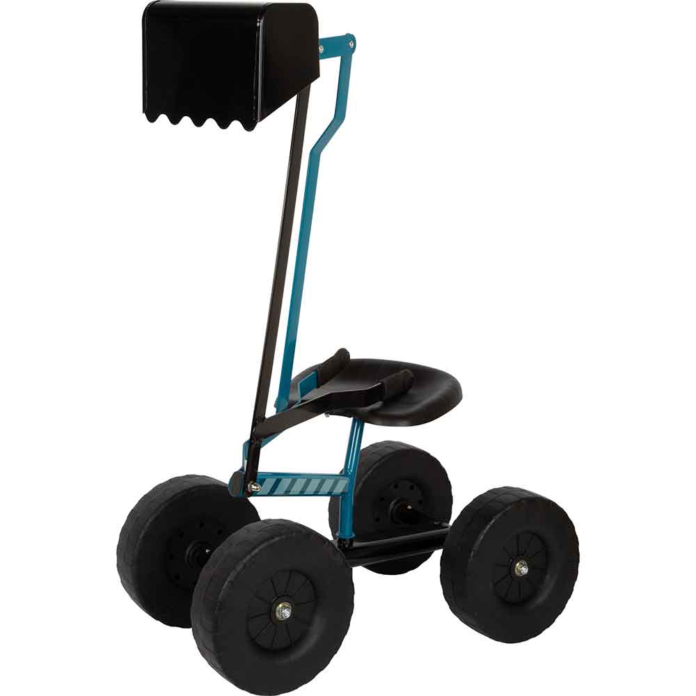 Ein vierrädriger Bagger mit schwarzem Sitz, Lenkstange, der nach oben gestellten Baggerschaufel der für das Spielen von Kindern im Freien konzipiert ist.