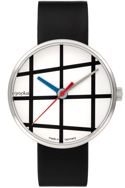 Eine Armbanduhr mit schwarzem Lederarmband, weißem Zifferblatt, schwarzen Gitterlinien, blauem Stundenzeiger, rotem Minutenzeiger und dünnem roten Sekundenzeiger. Auf der Uhr steht "Gropius" und "Made in Germany".