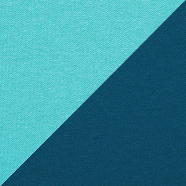 Diagonale Teilung mit hellblauem oben links und dunkelgrünem unten rechts, strukturierter Hintergrund.