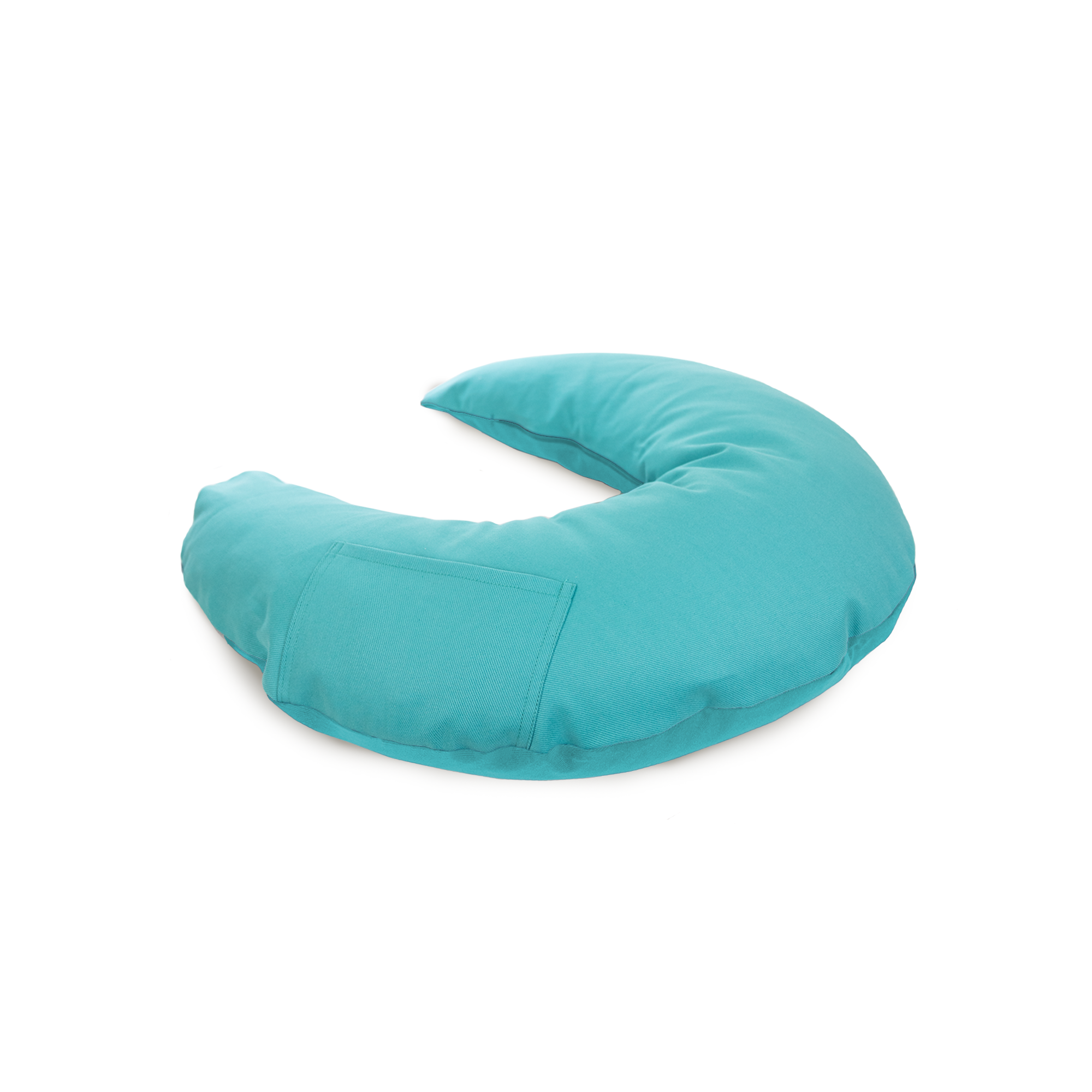 Ein türkisfarbenes, sichelförmiges Kissen mit einer kleinen Tasche an der Seite, abgebildet auf weißem Hintergrund.