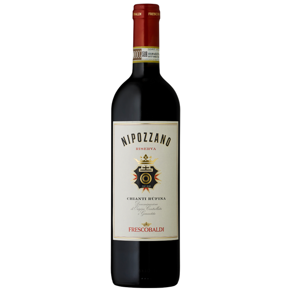 Eine Flasche des Rotweins Nipozzano Riserva Chianti Rufina von Frescobaldi vor einem weißen Hintergrund.