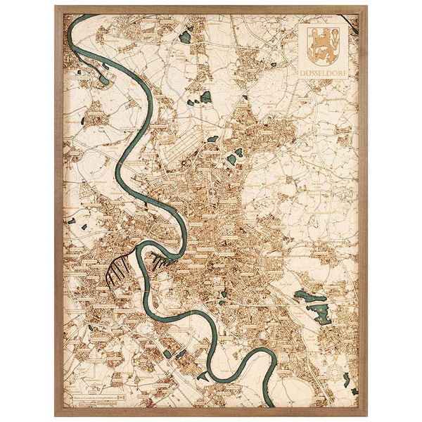 Eine Karte von Düsseldorf im Vintage-Stil mit Straßen, Flüssen und Sehenswürdigkeiten in Braun- und Blautönen, eingerahmt von einem hellen Holzrahmen.