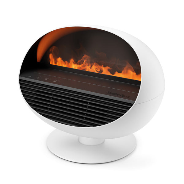 Ein moderner weißer Heizlüfter mit einer Anzeige, die einer realistischen Flamme im Inneren des Geräts ähnelt.