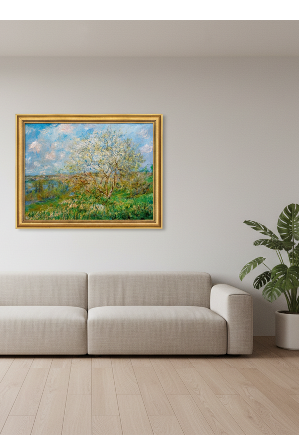 Das Bild Frühling von Claude Monet,  dargestellt in einem Wohnraum mit Sofa und Pflanze. 