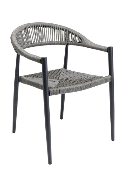 Moderner Stuhl mit schwarzem Metallgestell und geflochtenem grauem Seil für Sitz und Rückenlehne.