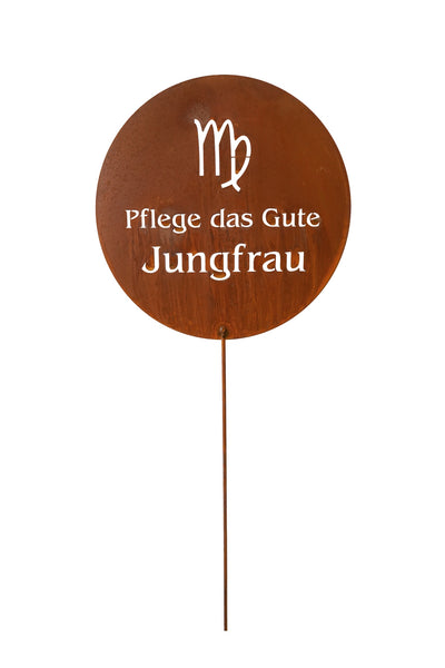 Rundes Metall-Gartenschild mit dem Jungfrau-Symbol und dem deutschen Text Pflege das Gute Jungfrau auf einem dünnen Metallpfahl.