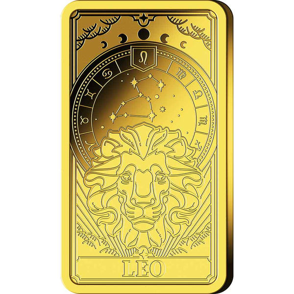 Goldkarte mit Löwenkopf, Sternenkonstellation, Tierkreiszeichen und der Aufschrift LEO am unteren Rand.