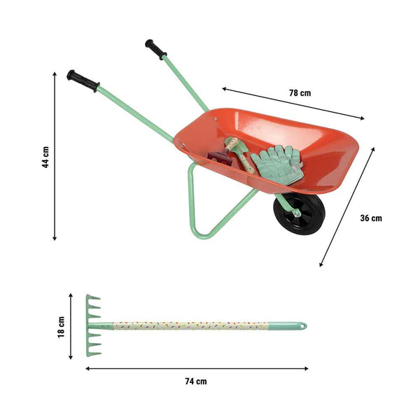 Die rote Schubkarre mit grünen Griffen enthält eine kleine Schaufel und grüne Handschuhe; darunter ist eine Harke abgebildet. Die Abmessungen der Gegenstände sind in Zentimetern angegeben.