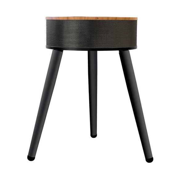 Ein moderner Hocker mit drei schwarzen Beinen und einer runden Holzplatte.