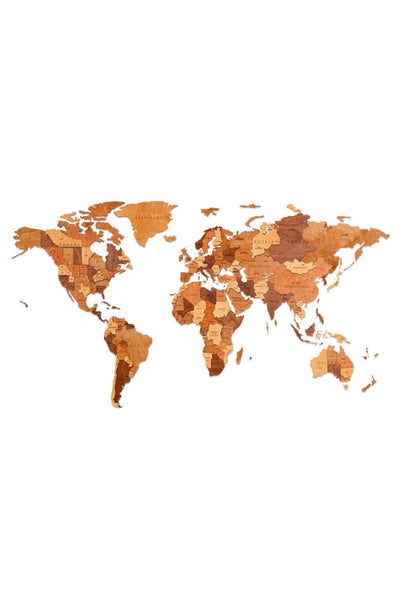 Weltkarte aus Holz mit eingravierten Ländergrenzen, dargestellt auf weißem Hintergrund.