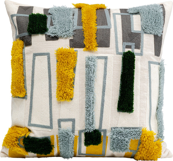 Quadratisches Kissen mit abstrakten geometrischen Mustern und strukturierten gelben, grünen und blauen Tufting-Akzenten.