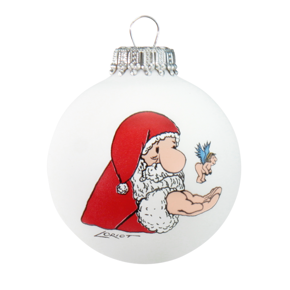 Ein Cartoon-Weihnachtsmann hält ein kleines, geflügeltes Wesen auf einem weißen Loriot-Weihnachtsschmuck aus Glas aus dem Set „6 Weihnachtsbaumkugeln mit Künstlermotiven“.