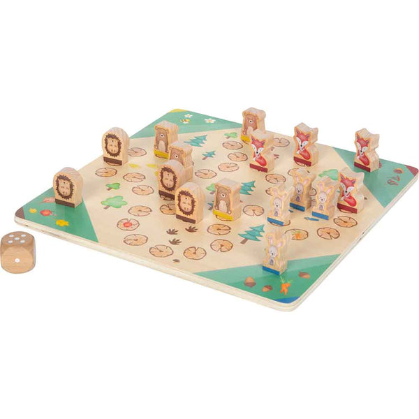 Ein tierisches Brettspiel aus Holz mit Tierfiguren und einem Würfel, die auf einem quadratischen verzierten Spielbrett angeordnet sind.